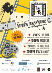 Plakat reklamujący bezpłatne seanse filmowe we Władysławowie, które odbędą się w każdą środę sierpnia o godzinie 20:30
